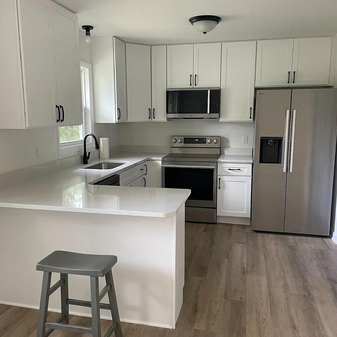 3 bed, 2.0 bath, 1288 sqft, $2,600 — Photo 2