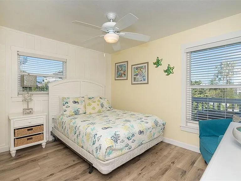 210 Bocilla Dr — Photo 34