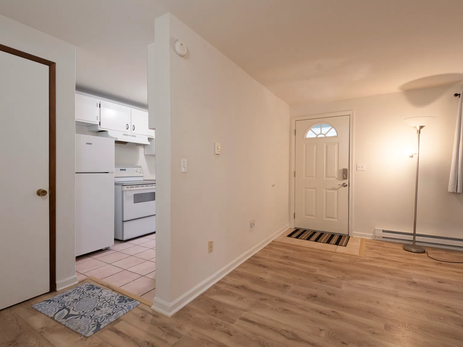 2 bed, 940 sqft, $2,300 — Photo 2