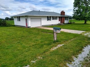 8838 Simmons Rd, Kinmundy, IL 62854