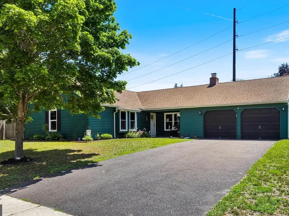 4 Ainsworth Ln, Sicklerville, NJ 08081