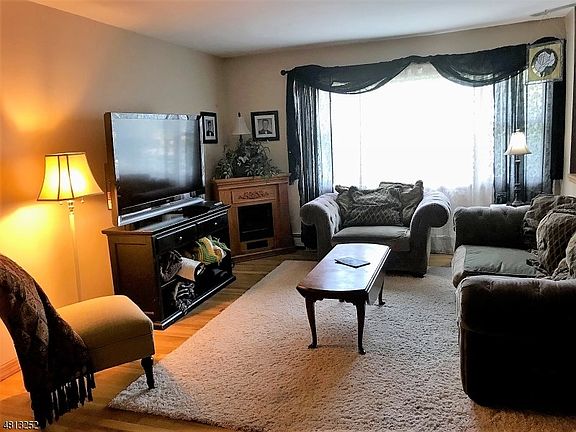 5th image of 6 Carol Dr