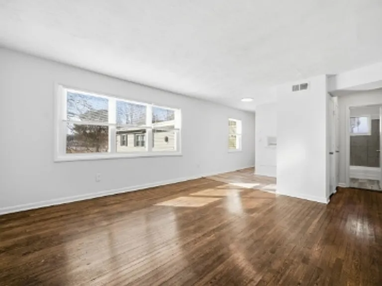 642 Dresden Dr — Photo 6