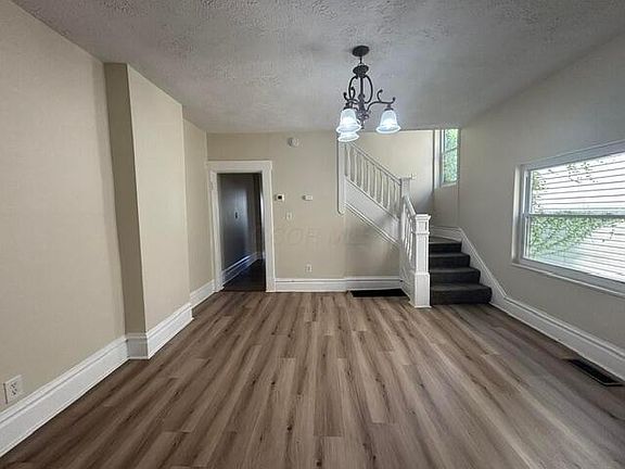 5th image of 135 Martin Ave