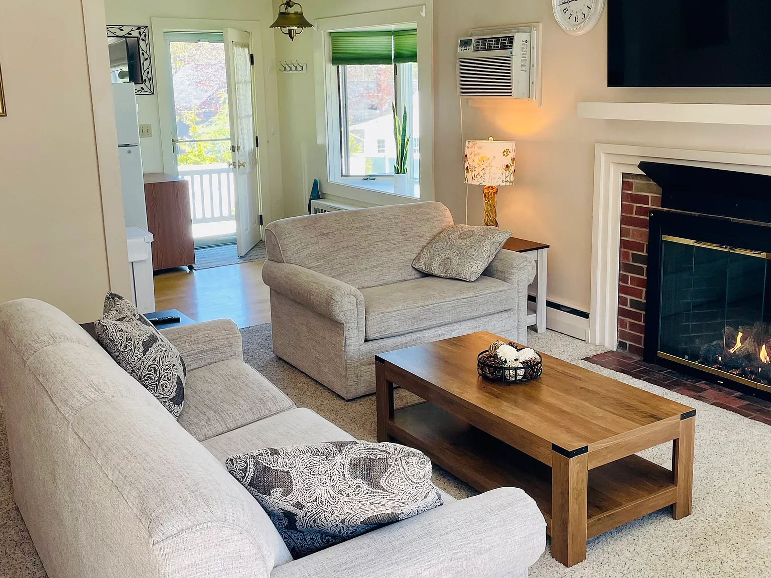 3 bed, 1225 sqft, $2,500 — Photo 2