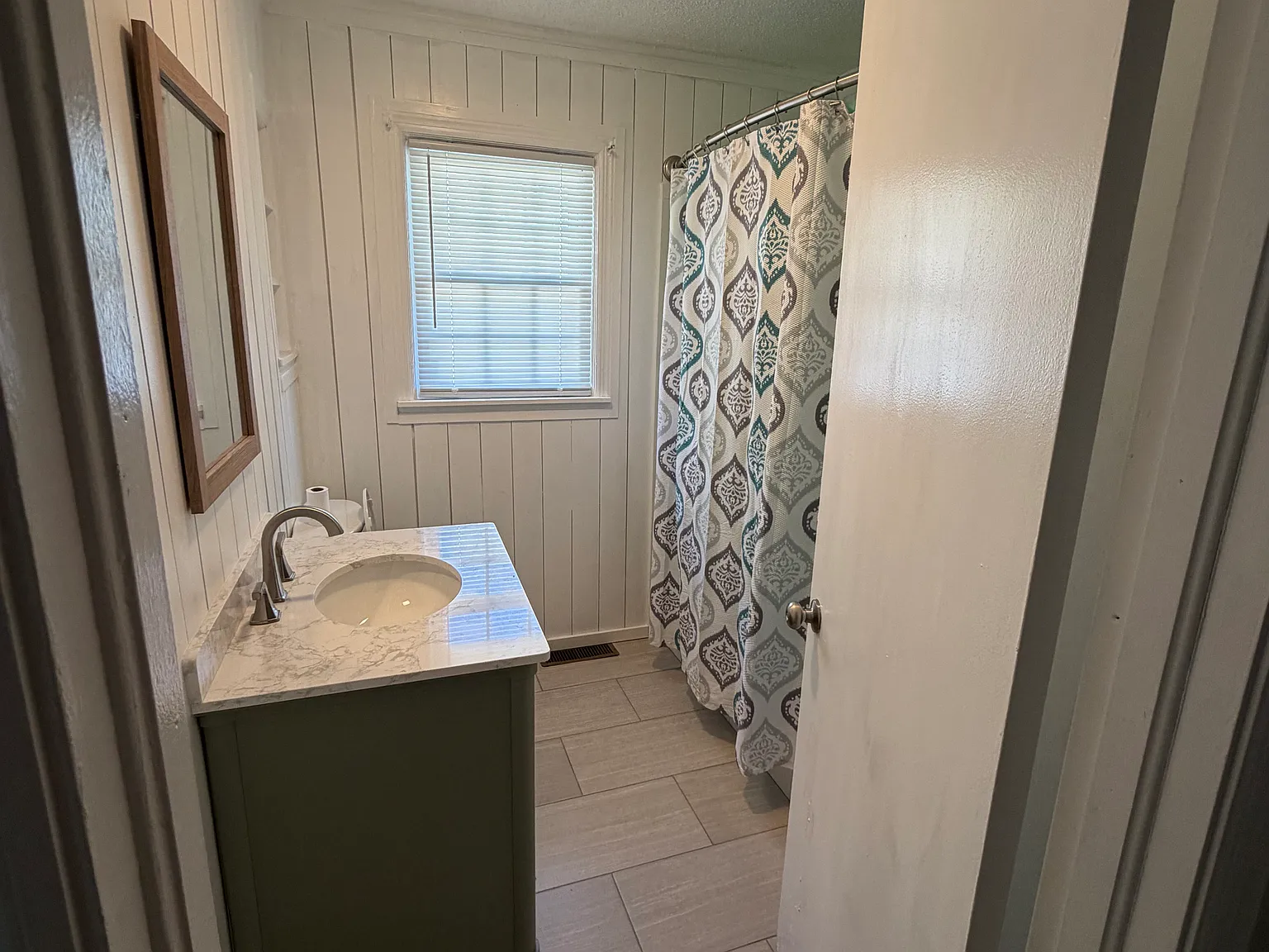 3 bed, 1.5 bath, 1421 sqft, $1,600 — Photo 4