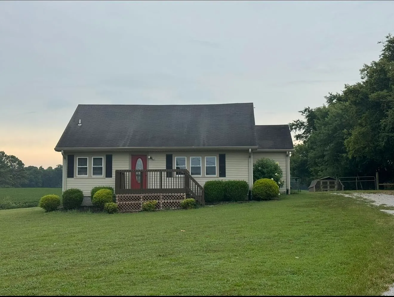3 bed, 3.0 bath, 1644 sqft, $1,200 — Photo 1