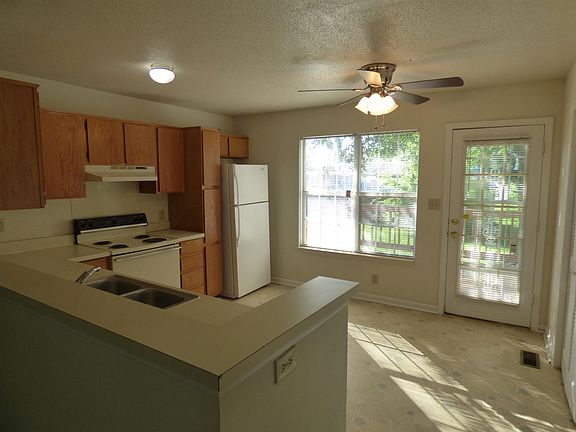 3rd image of 74 Grassmire Dr