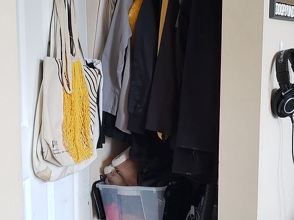 4th image of 3735 Crescent St APT 32