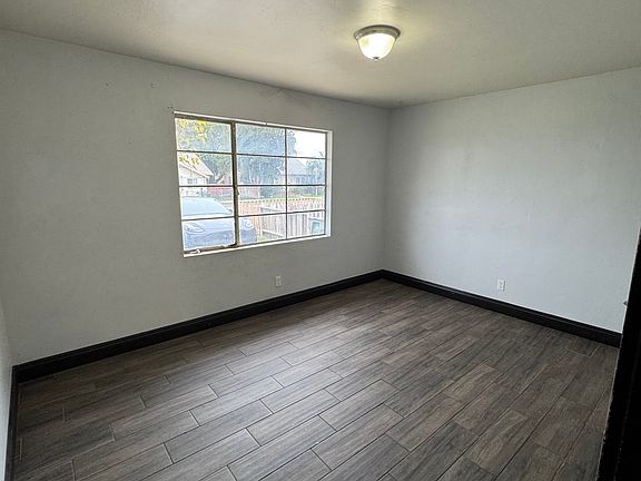 3rd image of 924 Pacific St #924