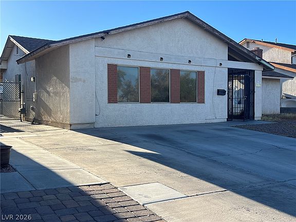 2nd image of 3533 Moraga Dr