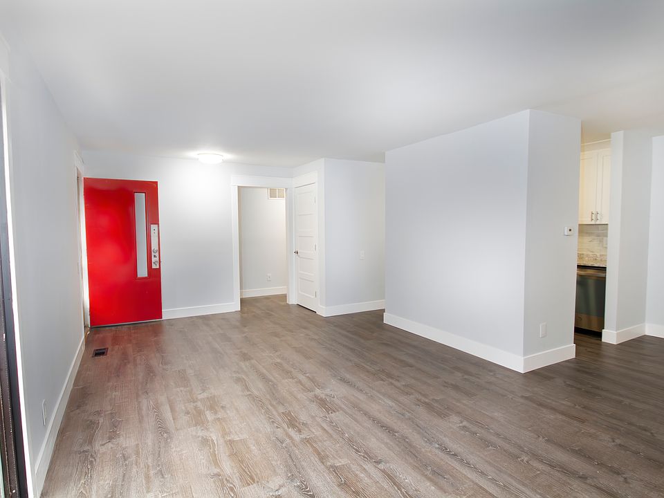 4 Hollyberry Lane