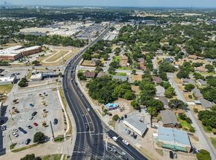 1122 E Villa Maria Rd, Bryan, TX 77802
