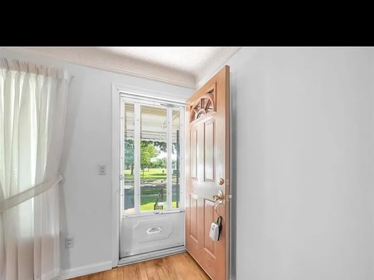 18535 Audette St — Photo 2