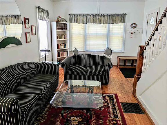 5th image of 105 Budlong St