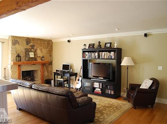 2nd image of 934 Calle Contento
