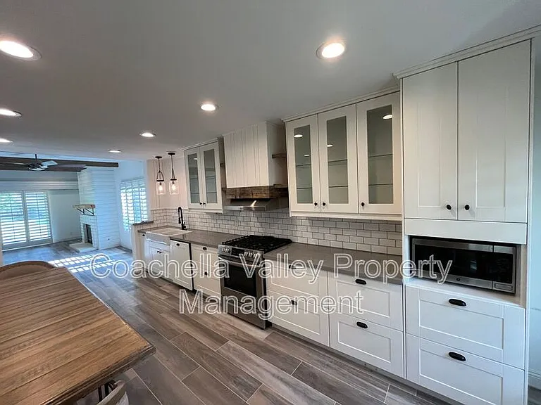 289 Vista Royale Cir W — Photo 26