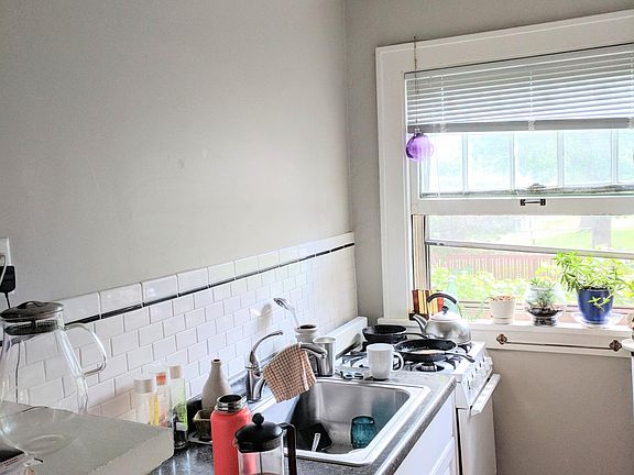 4th image of 1702 Laurel Ave APT 5