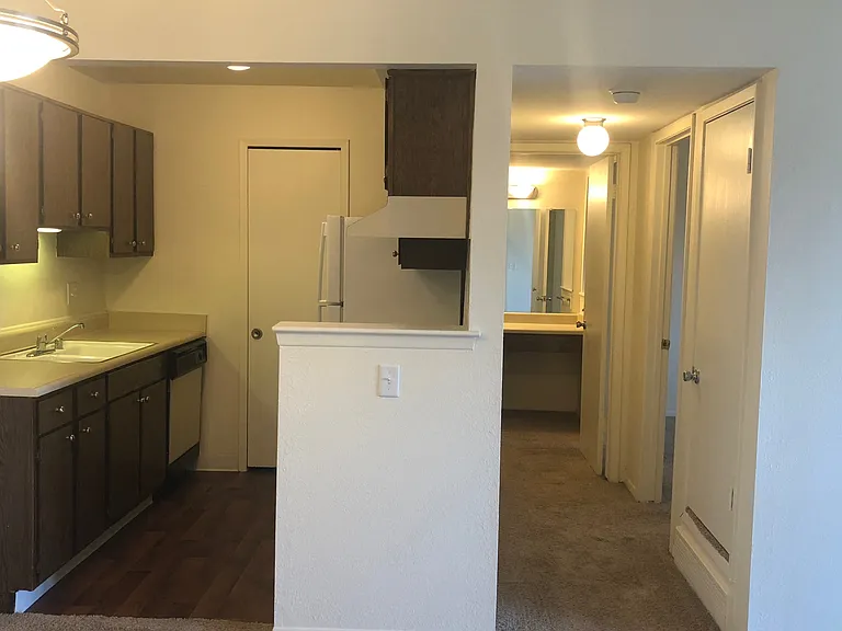 Three Oaks Apartments — Photo 27