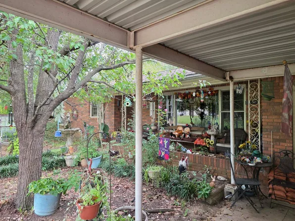 304 Dale Ave, Daingerfield, TX 75638