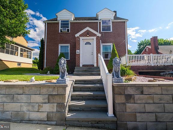 3rd image of 208 Sheffield St