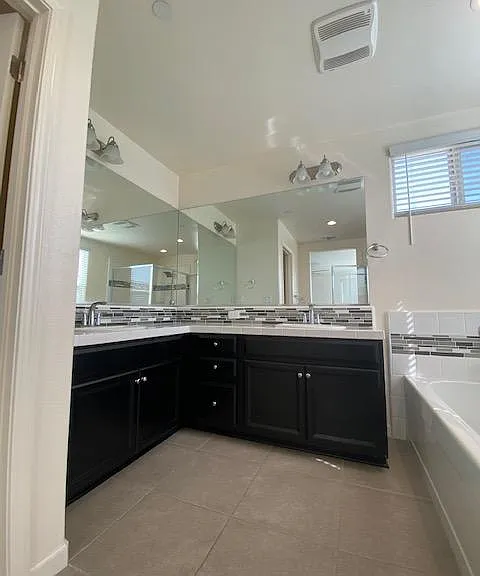 884 Fir St W — Photo 12