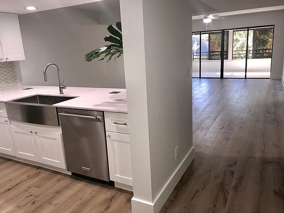 5th image of 327 Oak Harbour Dr