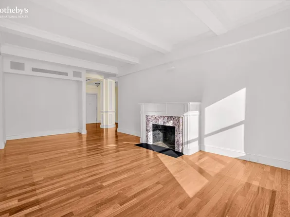 1049 Park Avenue image 1 of 15