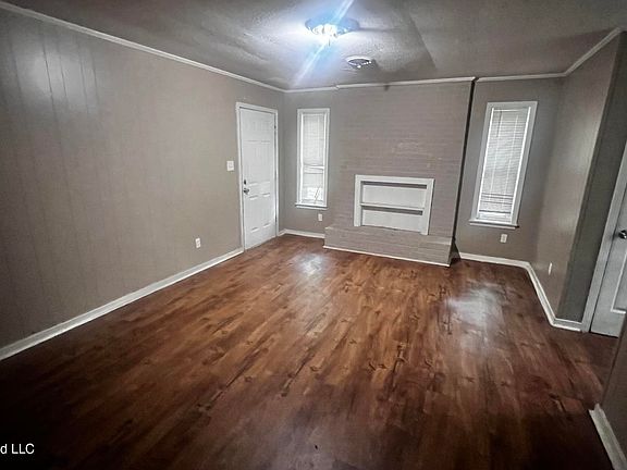 2nd image of 1369 Dianne Dr