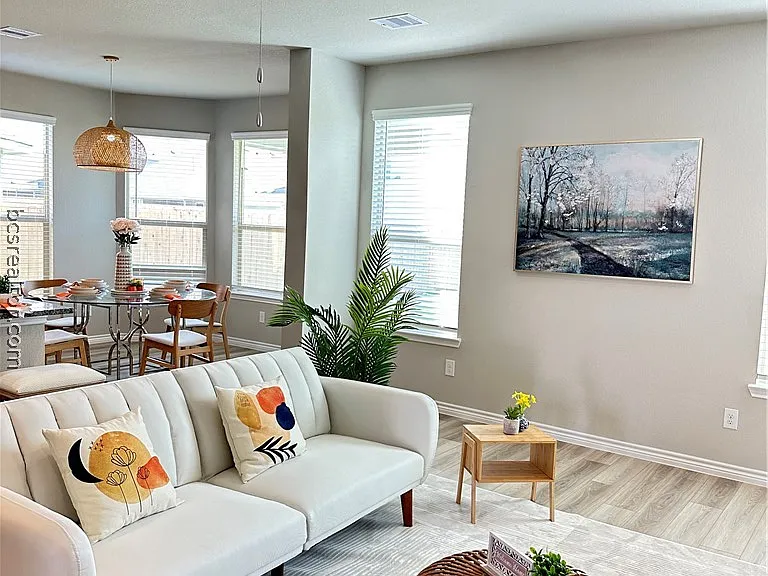 1119 Patriot Dr — Photo 4