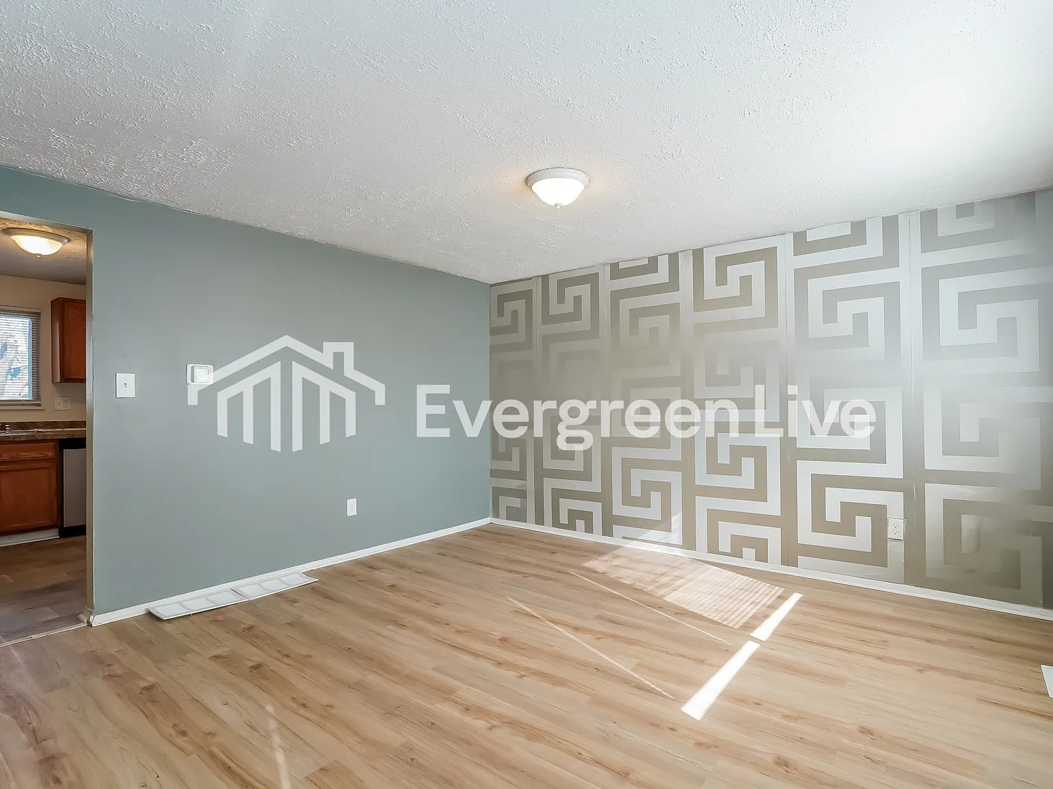 3 bed, 1.0 bath, 1204 sqft, $1,495 — Photo 4