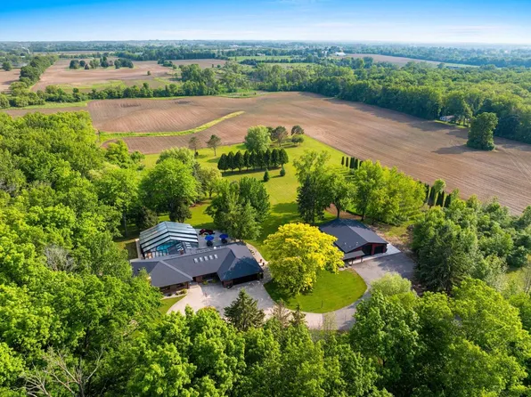 3525 Hickory Hill Road, Neenah, WI 54956