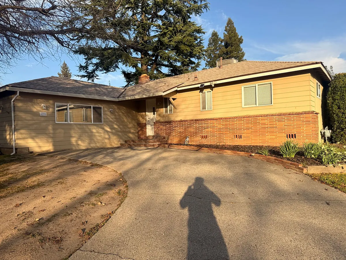 Building Photo - 4208 Oak Knoll Dr