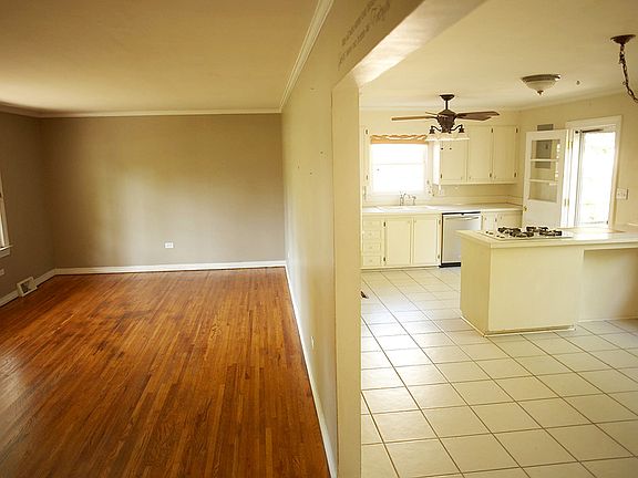 Sacious kitchen and dining 