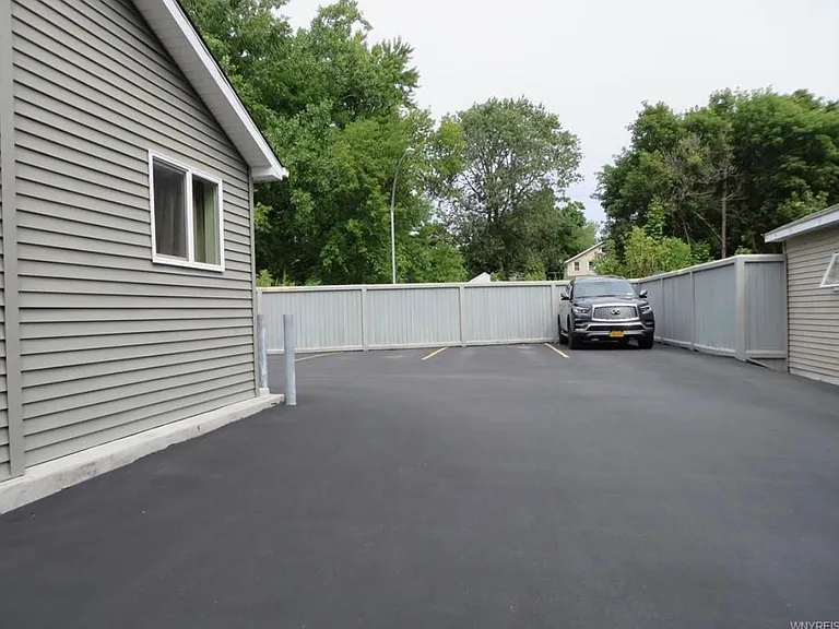 145 Caledonia St #1E — Photo 17