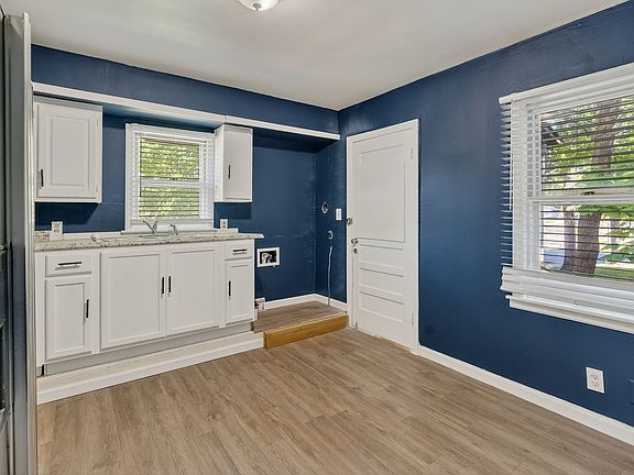 5th image of 1003 W College St