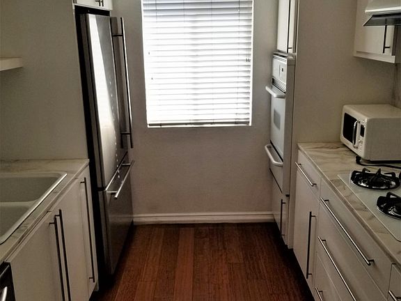 3rd image of 156 S Oak Knoll Ave APT 209