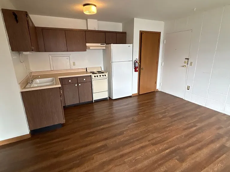 2718 Wayne Ave — Photo 12
