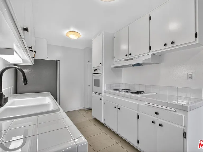5900 Canterbury Dr #B217 — Photo 14