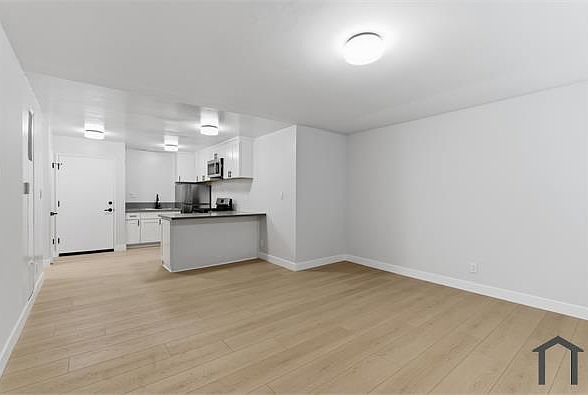 1st image of 1701 S Westmoreland Ave #12
