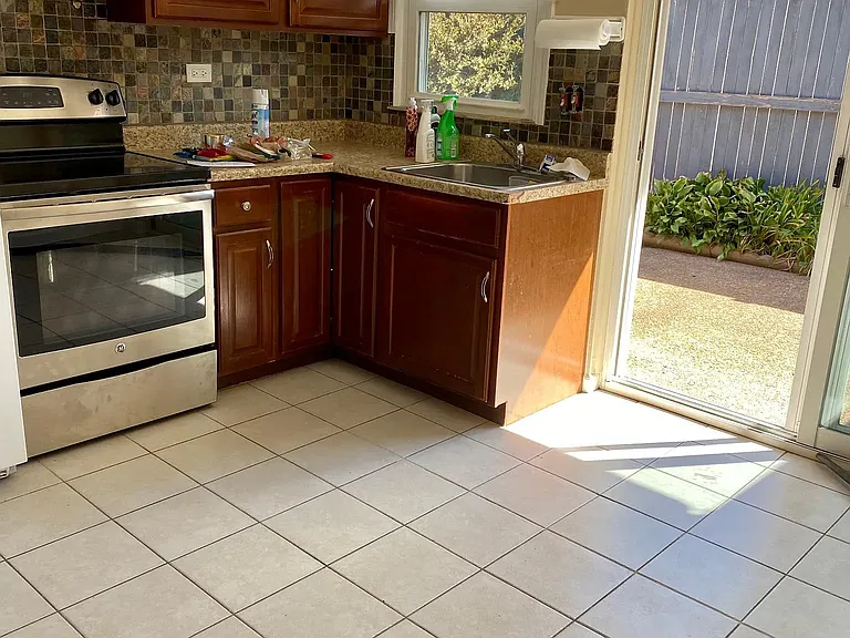 550 W Palatine Rd — Photo 29