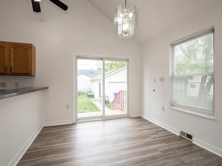 18619 Arrowhead Ave — Photo 9