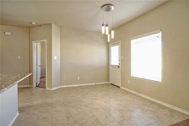 4 bed, 1819 sqft, $2,145 — Photo 2