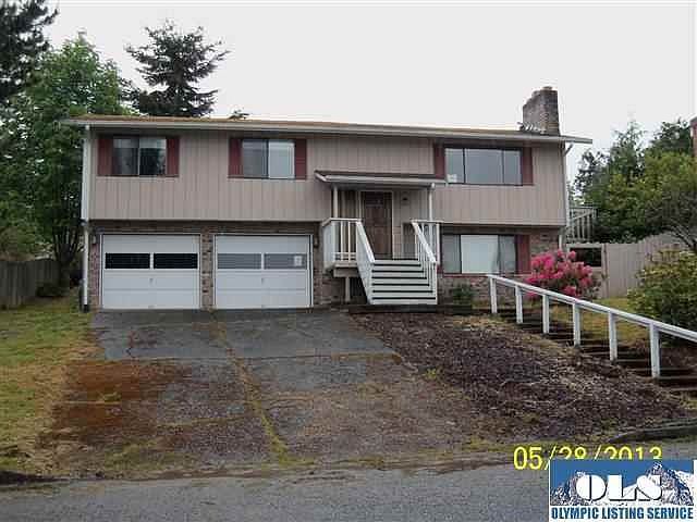 1st image of 934 E Benjamin Ave