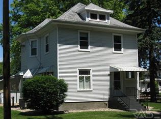 220 W 7th St, Freeman, SD 57029