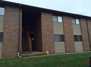 401 S Collins St APT E, South Elgin, IL 60177