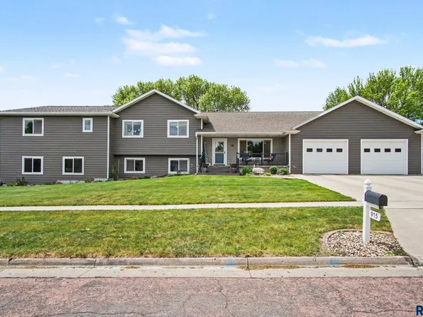 915 Twin Oaks Dr, Madison, SD 57042