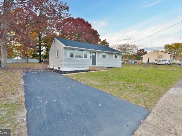 16 Valley Dr, Clementon, NJ 08021