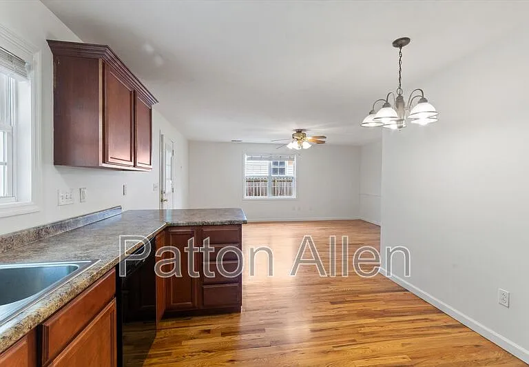 65 New Jersey Ave — Photo 9
