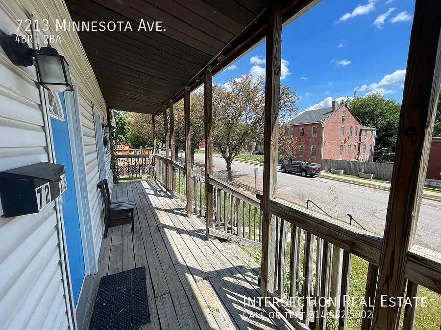 Renovated 4 Bed/2Bath with in unit Washer/Dryer in S. City! — Photo 3